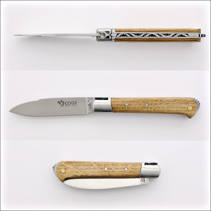 5 Coqs Pocket Knife, top-down view of open blade & oak handle with mother of pearl inlay. Handcrafted details, 100% Made in France.