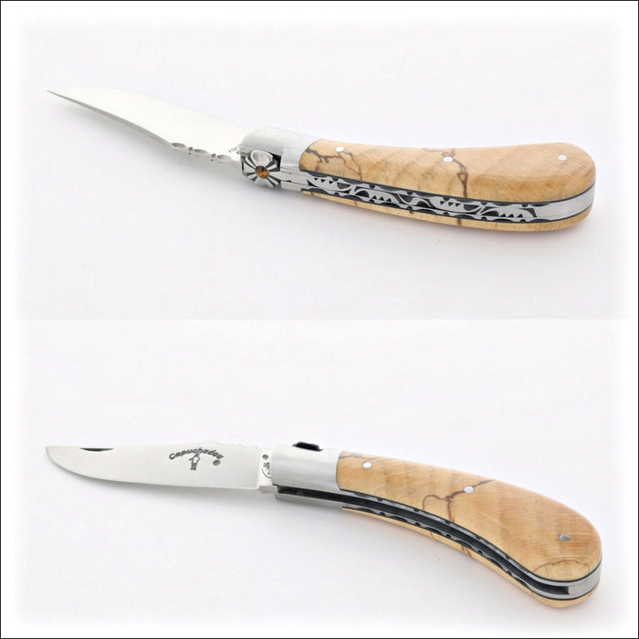 Capuchadou 10 cm Guilloche Folding Knife. Close-up of the burled beech end grain handle and guilloche spine. Handcrafted details, 100% Made in France.