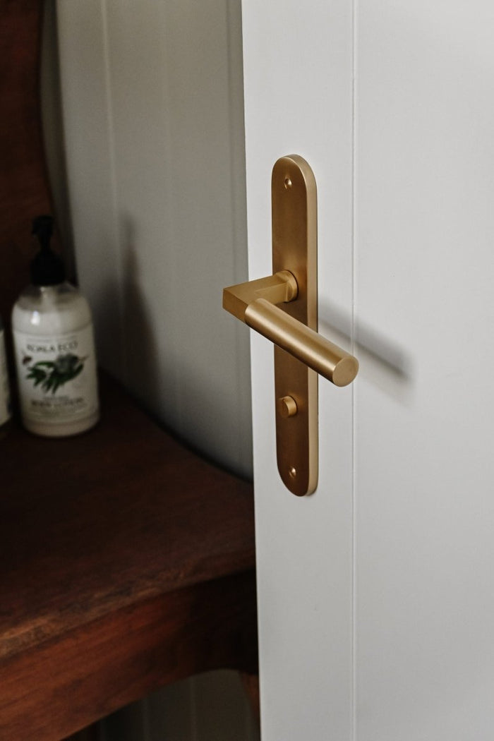 IVER Berlin Solid Brass Oval Plate Door Handle – Multiple Finishes Available - Entry - Point - 10766 - Iver