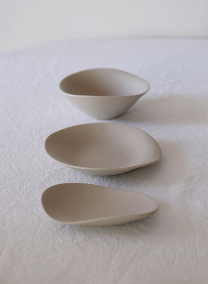 NR Ceramics Large Dessert Plate, soil beige