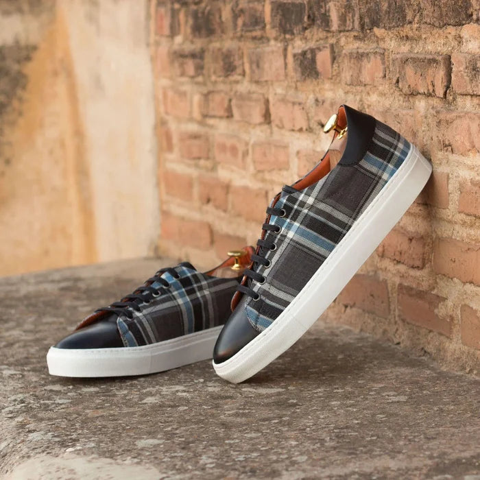 Retro trainer sneakers with plaid design and white soles