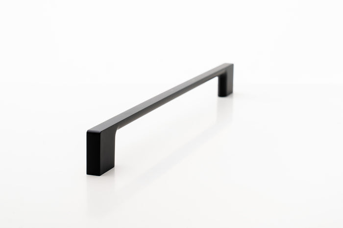 The Edge Appliance Pull in Smooth Black By Havolka